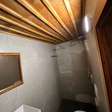 Molla Konukevi Theth