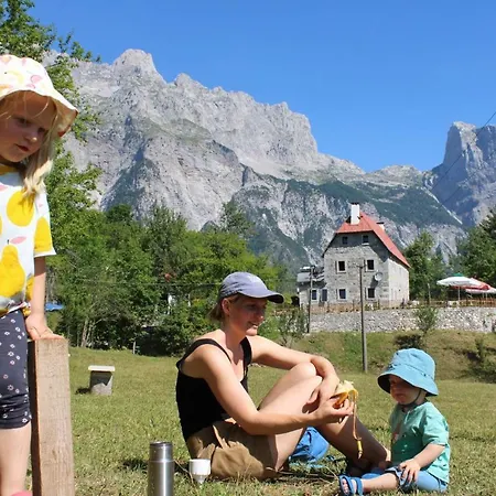 Molla Гостевой дом Тети